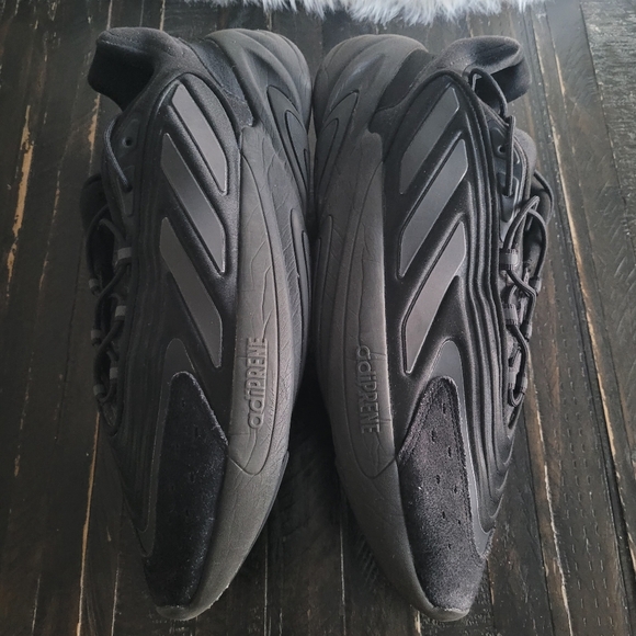 Adidas Ozelia Triple Black Carbon Men’s Size 13 main image 5